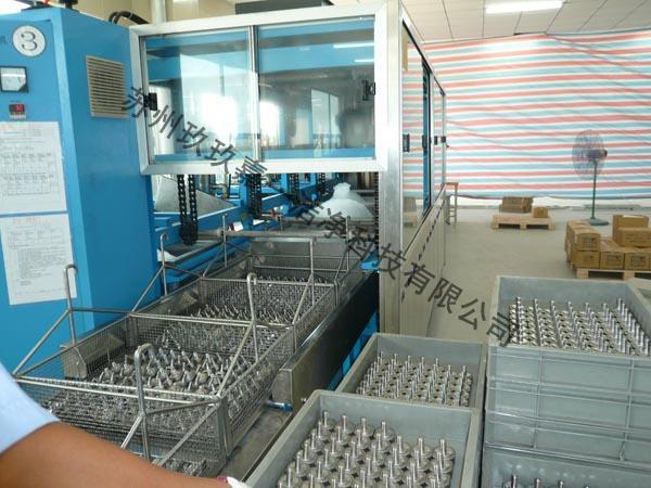 Hanging rod conveyor cleaning machine