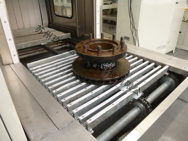 Crawler conveyor cleaning machine