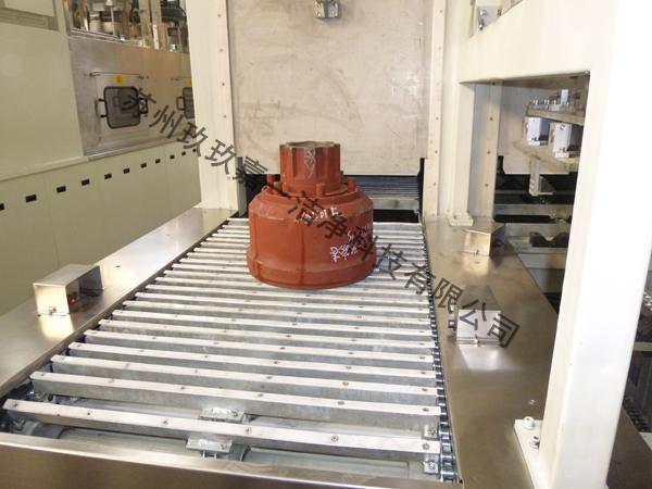 Crawler conveyor cleaning machine