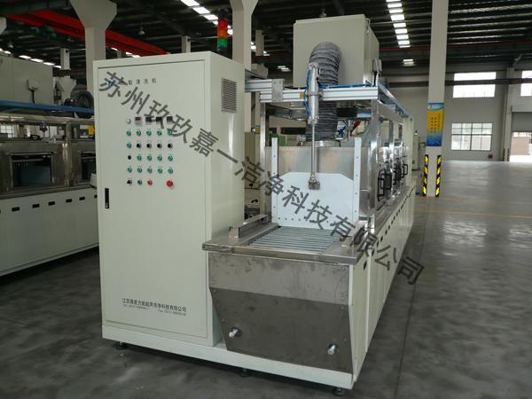 Crawler conveyor cleaning machine