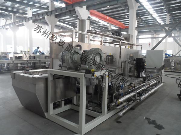 Crawler conveyor cleaning machine