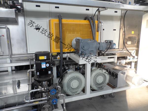 Crawler conveyor cleaning machine
