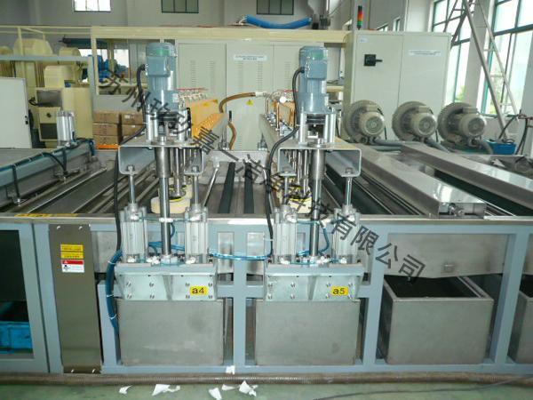 Special conveyor cleaning machine