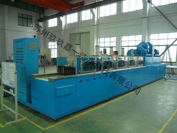 Pusher conveyor cleaning machine