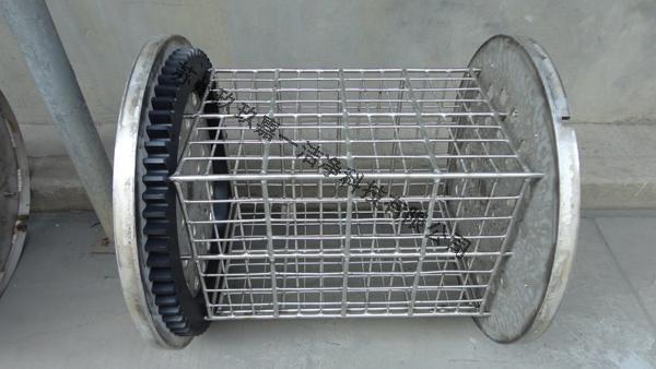 Rotary basket conveyor cleaning machine